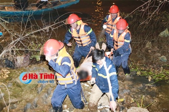 Bỏ lại xe máy, bảo vệ khách sạn nhảy cầu tự vẫn