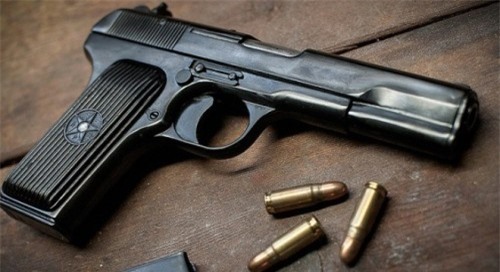 Phát hiện người Trung Quốc định mang súng lên máy bay