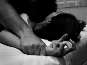 Rủ bạn gái mới quen trên mạng đi nhà nghỉ rồi hãm hiếp