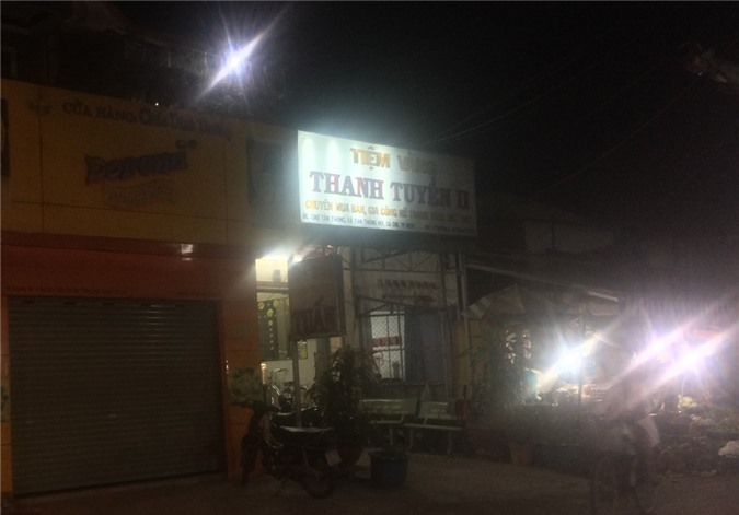 Truy bắt kẻ bịt mặt, xách búa cướp tiệm vàng giữa ban ngày