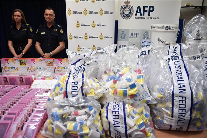 Australia thu giữ lượng ma túy lớn kỷ lục từ áo lót Trung Quốc