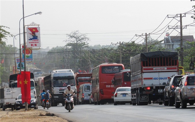 Đông Nam Bộ: Quốc lộ 1A ùn tắc sau kỳ nghỉ Tết  