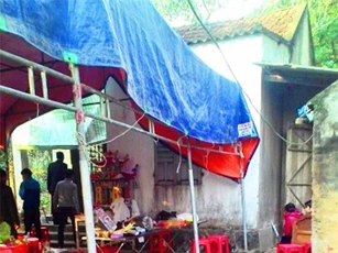 Vợ đau đớn chứng kiến cảnh anh ruột bổ cào sắt khiến chồng tử vong