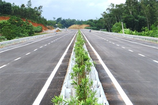 Bộ GTVT thúc đẩy nhanh tiến độ hàng loạt dự án đường cao tốc