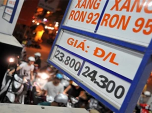 Giá xăng Việt Nam đang rẻ hơn 27% so với thế giới