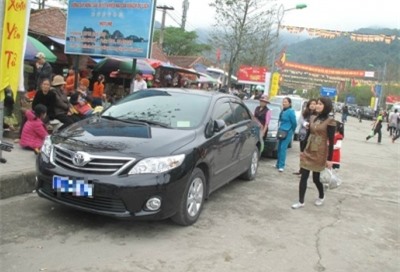 Hà Nội cấm dùng xe công đi lễ, TP. HCM chấm dứt chúc tụng