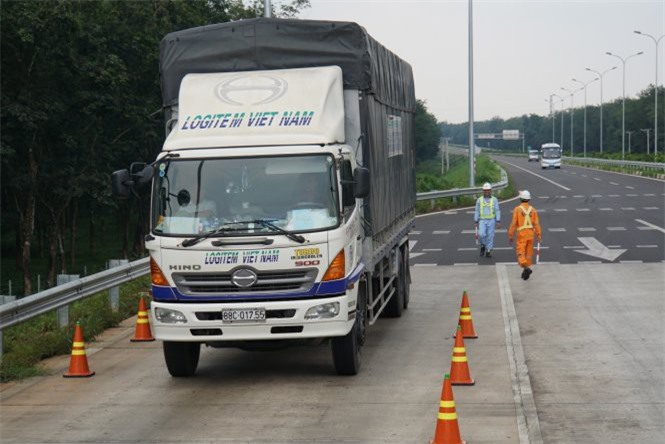 Phát hiện và từ chối phục vụ hơn 320 xe quá tải trong dịp Tết