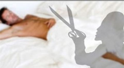 Nhân lúc chồng ngủ say, vợ ra tay cắt 'của quý'
