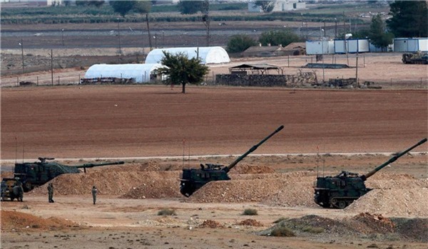 Thổ Nhĩ Kỳ chĩa hàng loạt pháo hạng nặng vào binh lính Syria