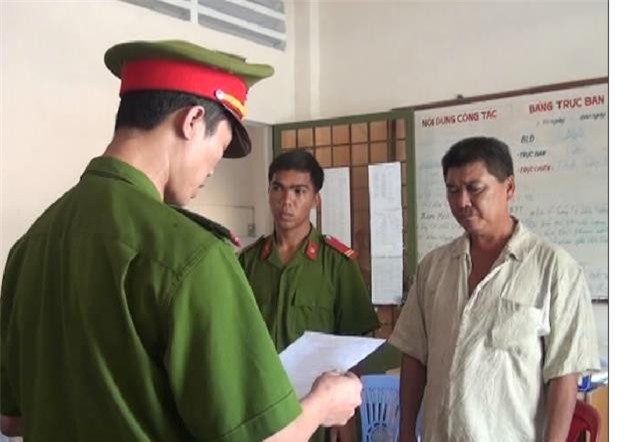 Vợ nổi máu chém người, chồng ngã chết vì can ngăn