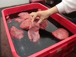 Kinh hoàng thịt heo "đội lốt" thịt bò nhiễm vi sinh