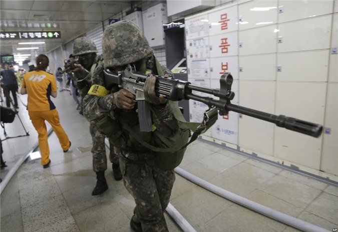 Quân đội Triều Tiên nhận lệnh sẵn sàng khủng bố Hàn Quốc