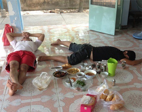 Thản nhiên lên giường ngủ sau khi đánh chết bạn nhậu 