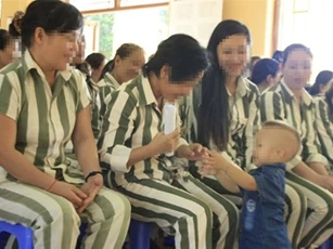Cuộc sống của hai mẹ con tử tù mang thai để thoát án tử