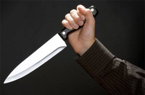 Đòi nợ bị đánh, chủ nợ rút dao đâm tới tấp con nợ