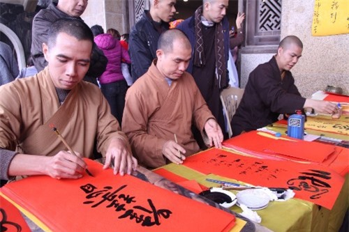 Khai bút đầu xuân trên ngôi chùa xác lập 4 kỷ lục Việt Nam