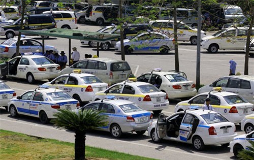 Cước taxi giảm "nhỏ giọt" sau đà giảm sốc của giá xăng