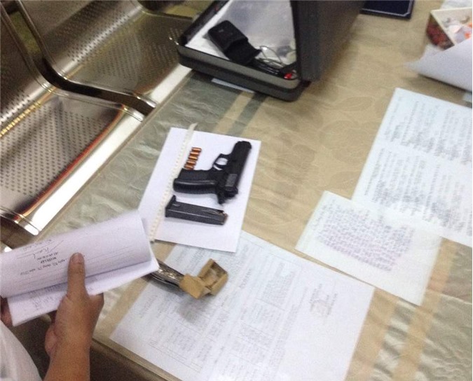 Máu ghen tuông, chồng nổ súng bắn vợ giữa trung tâm TP. HCM