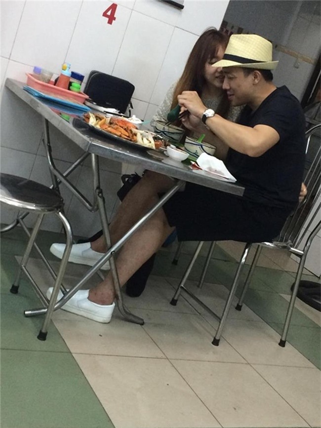 Trấn Thành, Hari Won bí mật tình tứ đi ăn cùng nhau sau đêm diễn