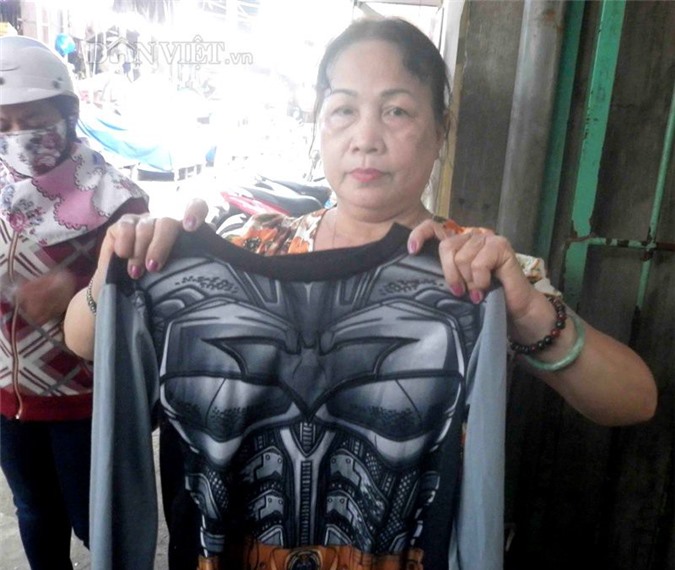 Bé trai suýt ngất xỉu vì mặc áo có xuất xứ từ Trung Quốc?