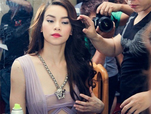 Dư luận tẩy chay, Hồ Ngọc Hà "né" sóng truyền hình?