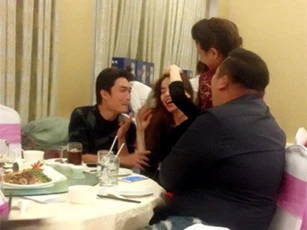 Hồ Ngọc Hà phớt lờ scandal, cười tươi giữa tâm bão "cướp chồng"