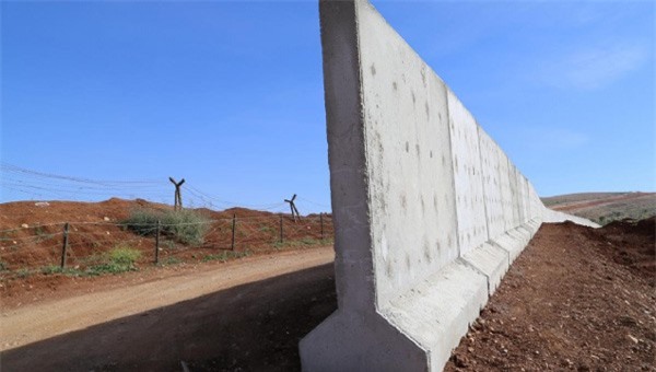 Thổ Nhĩ Kỳ xây tường dài 35km trên biên giới Syria