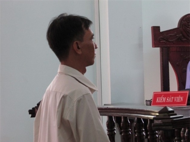 Chồng đốt nhà, dọa tự tử vì vợ không nấu cơm