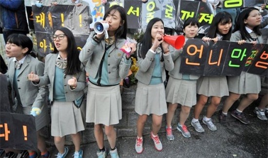 Học sinh Hàn Quốc không có đồng phục đi học vì căng thẳng liên Triều