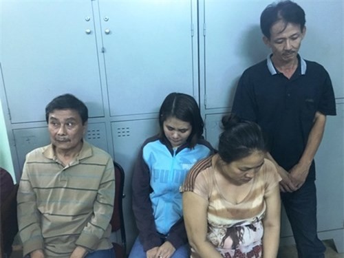 Triệt phá sòng bạc “quý bà”, phát hiện đao kiếm, mã tấu