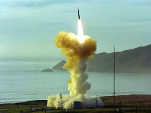 Căng thẳng với Nga-Triều, Mỹ tiếp tục thử ICBM