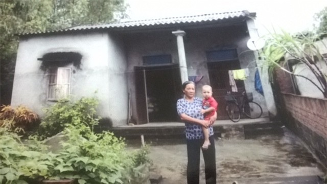 Xót xa gia cảnh bà già nuôi hai cháu mồ côi