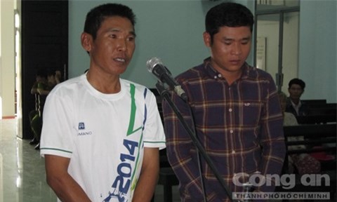 Hùng hổ đánh chết hàng xóm vì bị ném gạch khi đi tiểu