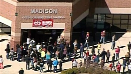 Mỹ: Nam sinh 14 tuổi xả súng vào trường học làm 4 người bị thương