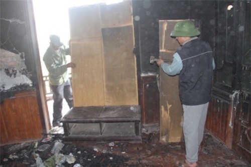 Người đàn ông ôm bé gái 6 tuổi đổ xăng tự thiêu trong nhà nghỉ