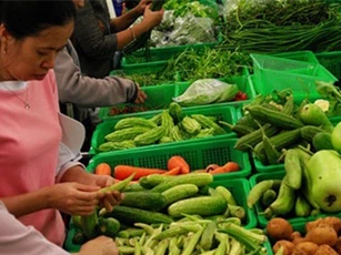 Sau Tết, rau quả kéo nhau giảm giá