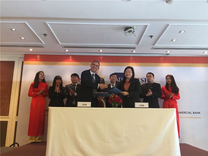 ADB ký thỏa thuận cung cấp bảo lãnh 100 triệu USD cho SHB và HDBank