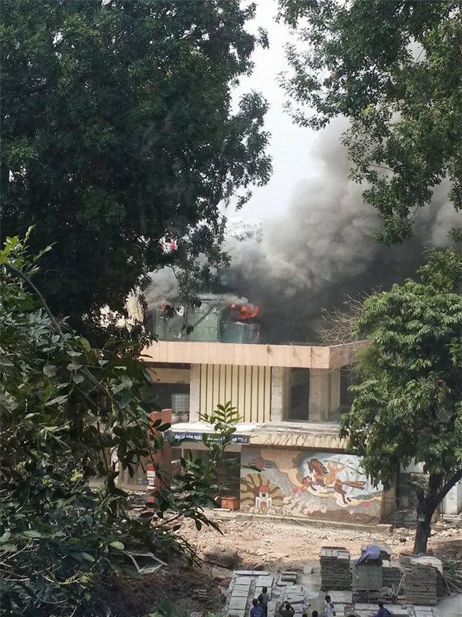 Cháy lớn ở Cung thiếu nhi Hà Nội