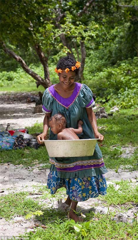 Độc đáo: Bộ tộc không ngoại tình thì bị coi là... ế