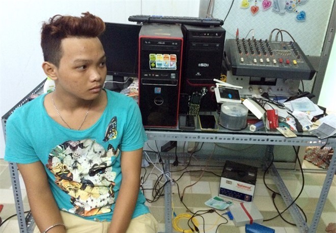 Đề nghị truy tố 2 thanh niên tung 'phim đen' lên mạng