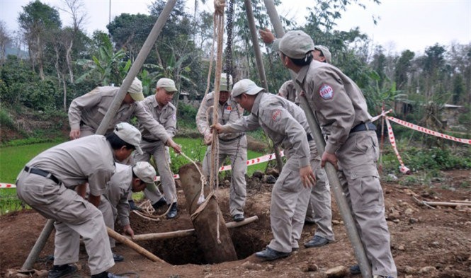 Quảng Trị: Phát hiện quả bom “khủng” gần 250kg khi đào giếng