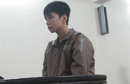 Trộm iPhone bị phát hiện, điên cuồng chém gia chủ