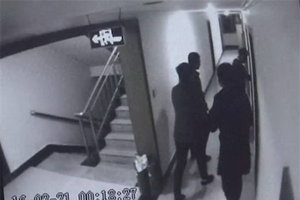 4 thiếu niên oẳn tù tì lần lượt cưỡng hiếp thiếu nữ 15 tuổi