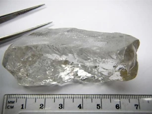 Angola: Phát hiện viên kim cương "khủng" nặng... 404 carat