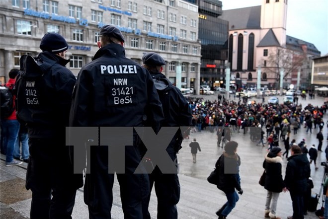 Bắt bác sỹ dụ dỗ thanh niên gia nhập khủng bố IS