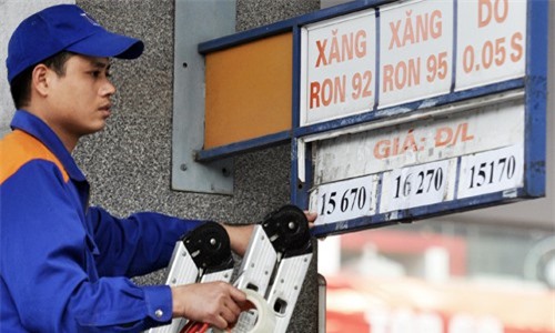 Giá xăng bất ngờ 'đứng yên'