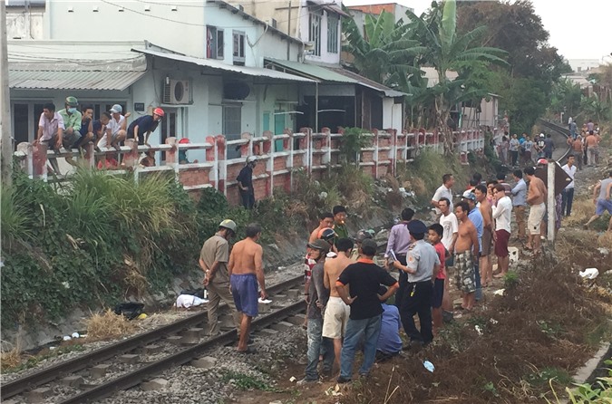 Nghe nhạc đi trên đường ray, thanh niên bị tàu cán tử vong