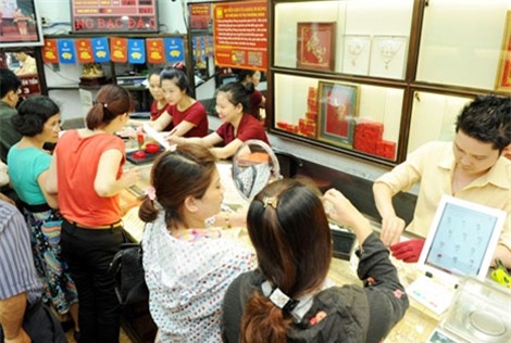 Giá vàng SJC “xấp xỉ” giá thị trường thế giới: Ai vỡ bẫm, ai lãnh quả đắng?