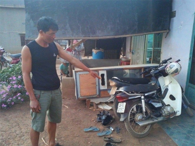 Người dân phục kích bắt giữ hai xe máy của nhóm 'đạo chích'