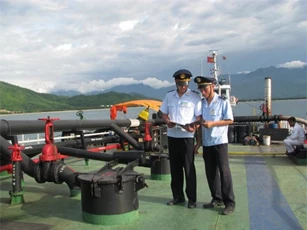 Tăng cường kiểm tra xuất xứ xăng dầu nhập khẩu từ Hàn Quốc